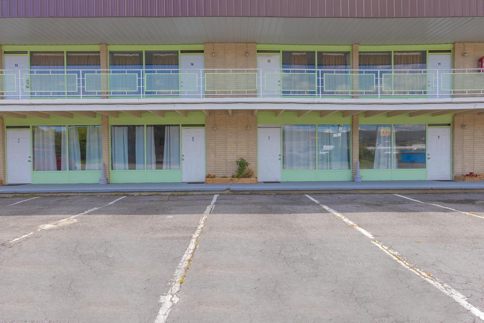 Sonrise Inn Lincoln Hwy By Oyo Breezewood Bagian luar foto