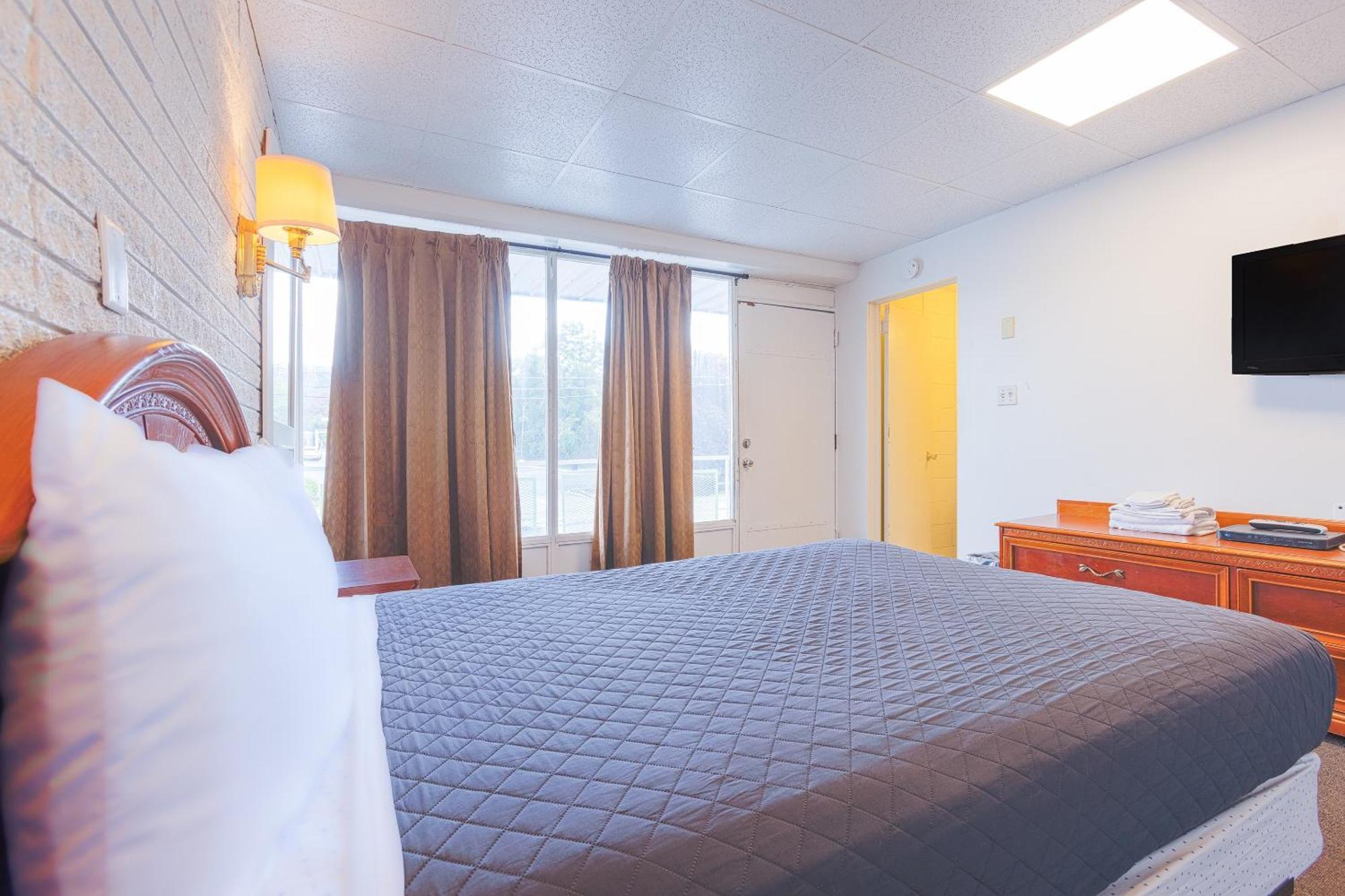 Sonrise Inn Lincoln Hwy By Oyo Breezewood Bagian luar foto
