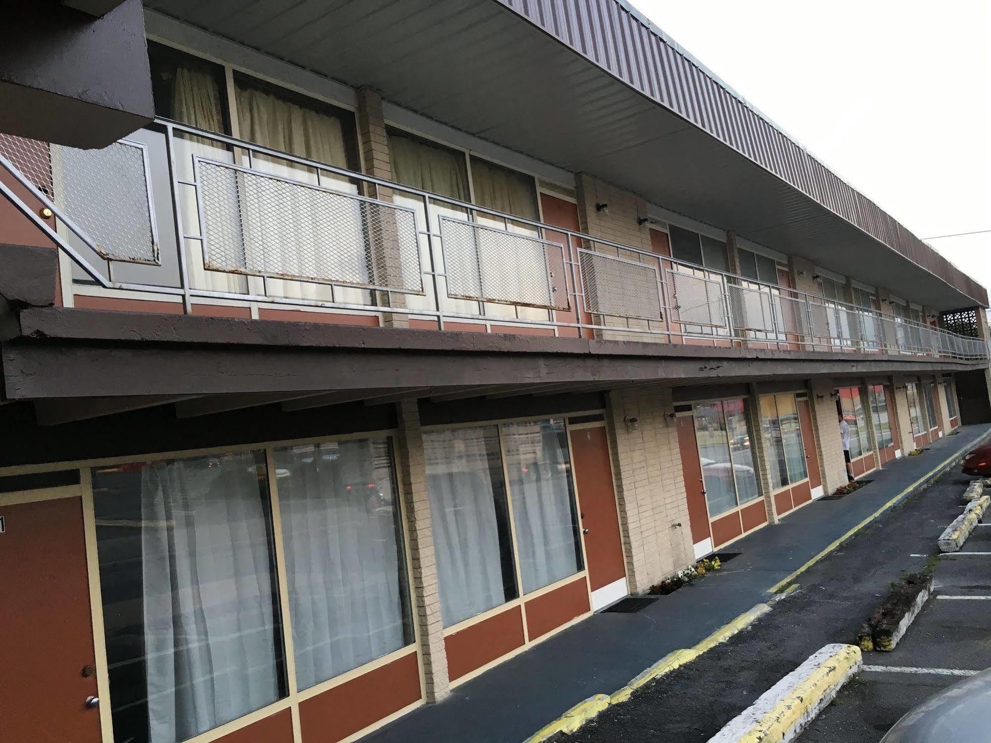 Sonrise Inn Lincoln Hwy By Oyo Breezewood Bagian luar foto