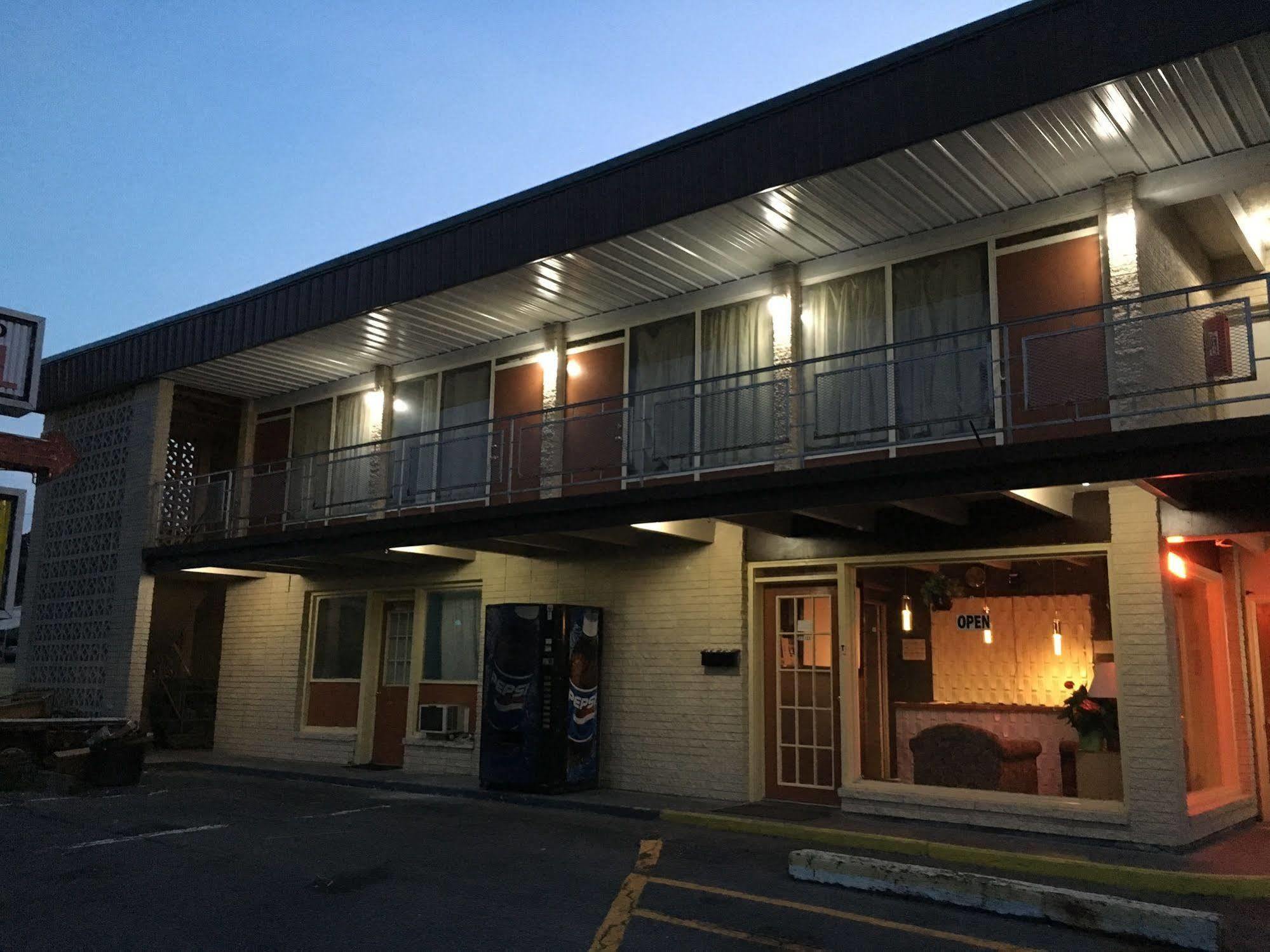 Sonrise Inn Lincoln Hwy By Oyo Breezewood Bagian luar foto